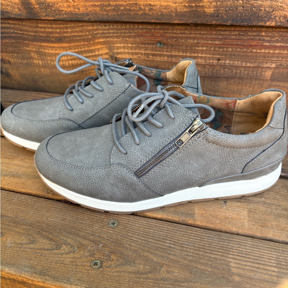 BOC Women’s Sneakers size 9 EUC